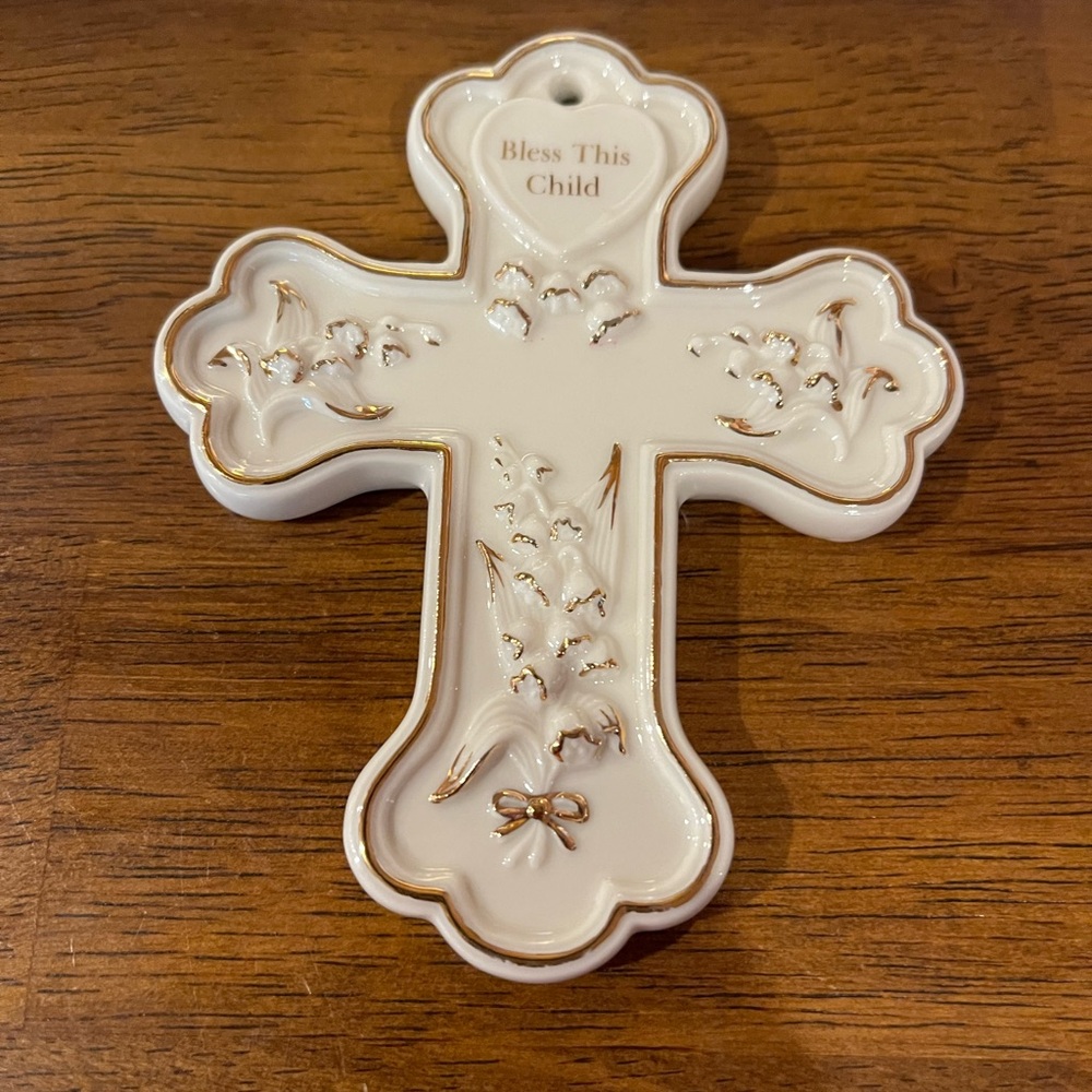 Lenox Cream and Gold Wall Cross Decor